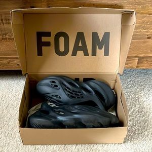 Yeezy Foam Runners - NIB